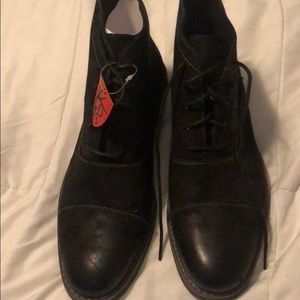 Man dress shoes / boots